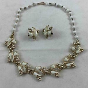 VTG Estate Coro Necklace & Earring Set White Leaf